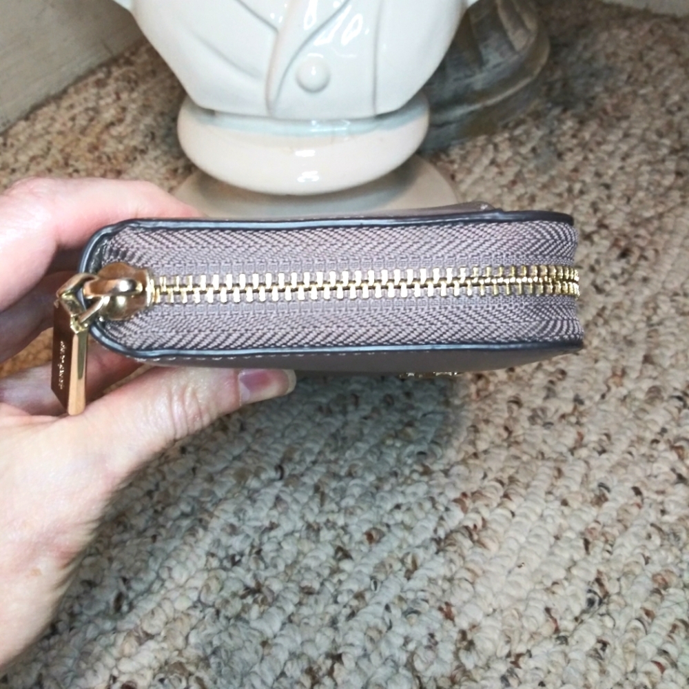 Kate Spade NWOT Taupe Large Leather Continental Zip Around Leather Wallet - Picture 3 of 13